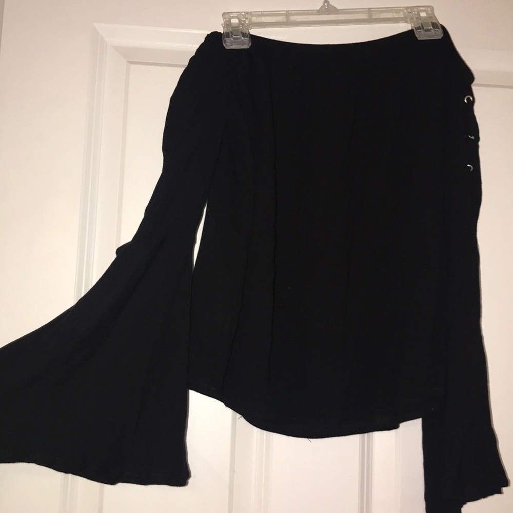 NWT Off the shoulder black top ❤️